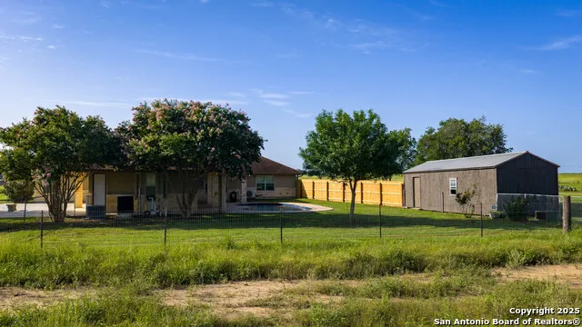 2387 Fm 537 Floresville, TX 78114