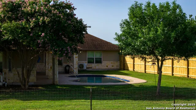 2387 Fm 537 Floresville, TX 78114