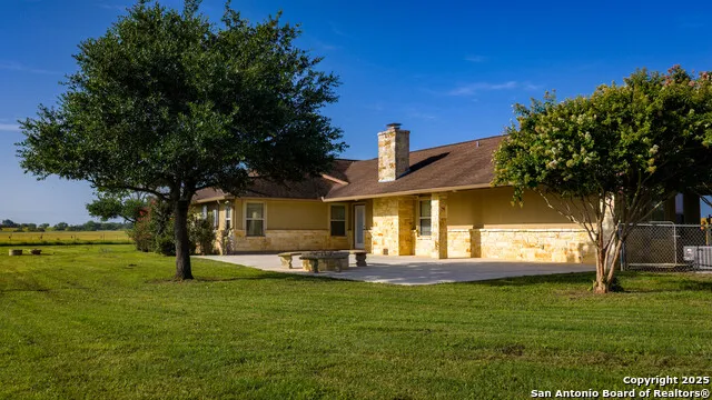 2387 Fm 537 Floresville, TX 78114