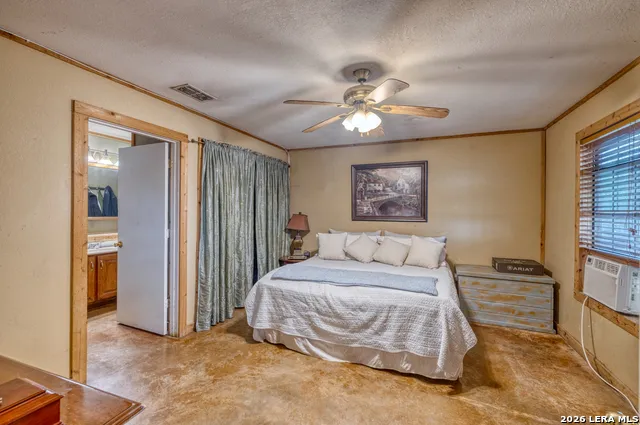 247 Marsh Uvalde, TX 78801