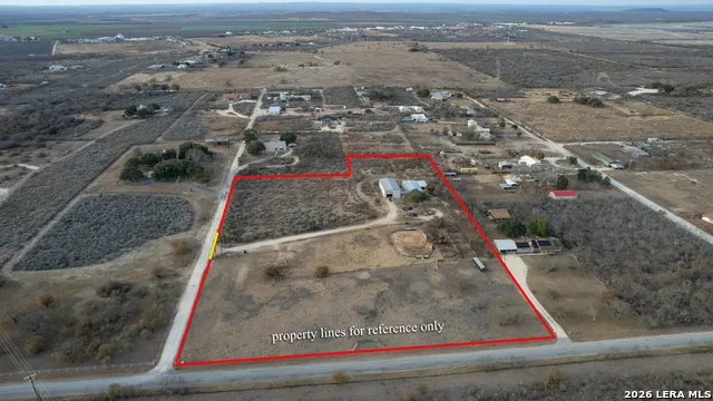 247 Marsh Uvalde, TX 78801