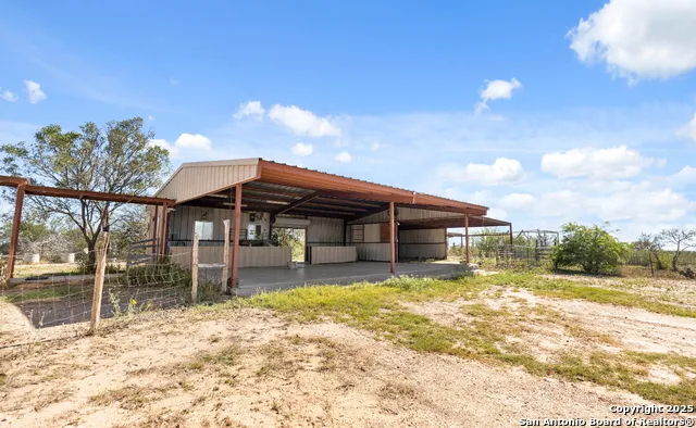 2198 CR 653 Devine, TX 78016