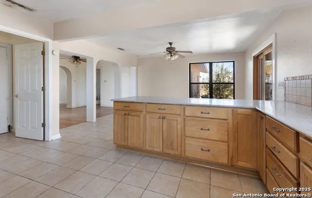 2198 CR 653 Devine, TX 78016