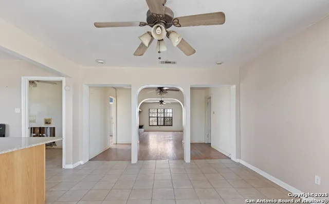 2198 CR 653 Devine, TX 78016