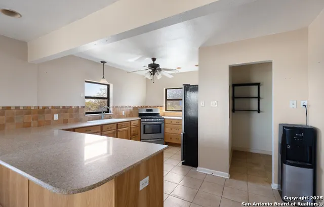 2198 CR 653 Devine, TX 78016