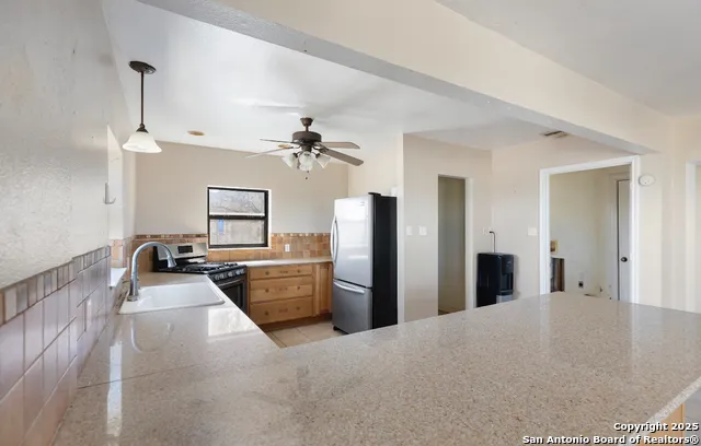 2198 CR 653 Devine, TX 78016