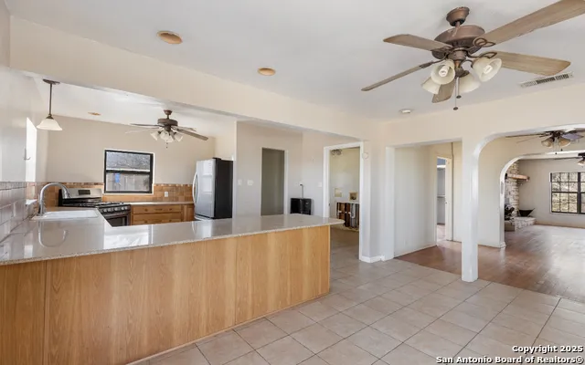 2198 CR 653 Devine, TX 78016