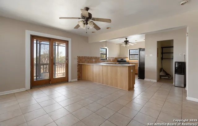 2198 CR 653 Devine, TX 78016