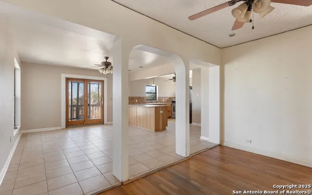 2198 CR 653 Devine, TX 78016
