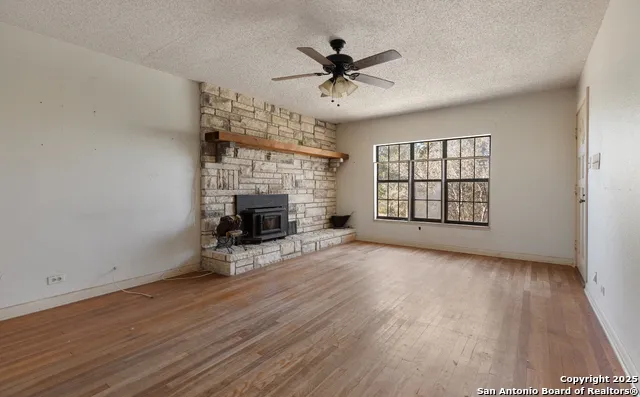 2198 CR 653 Devine, TX 78016