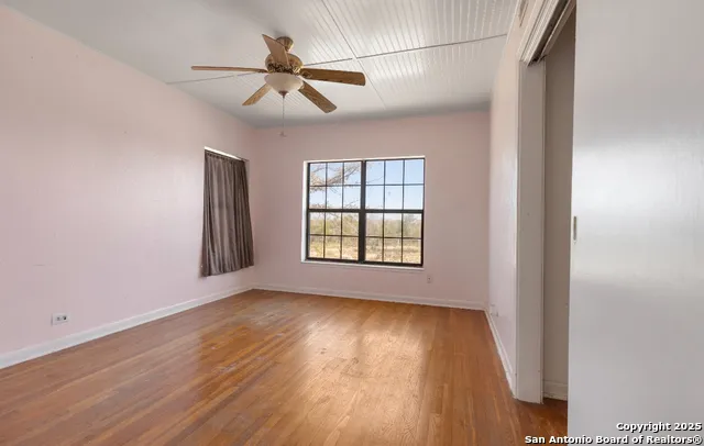2198 CR 653 Devine, TX 78016