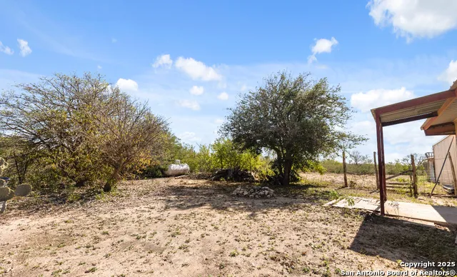 2198 CR 653 Devine, TX 78016