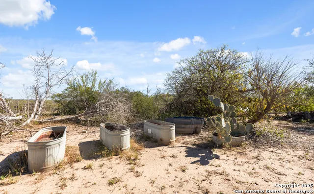 2198 CR 653 Devine, TX 78016