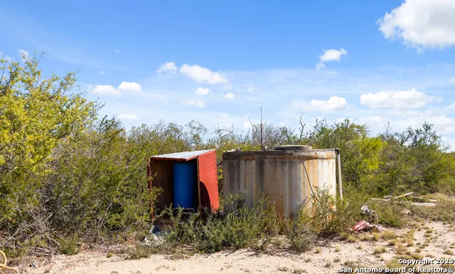 2198 CR 653 Devine, TX 78016