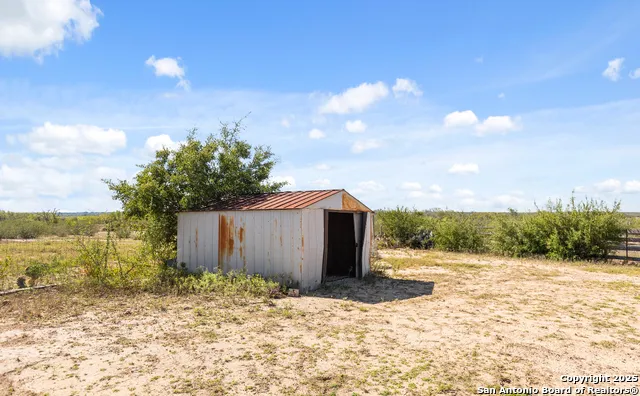 2198 CR 653 Devine, TX 78016
