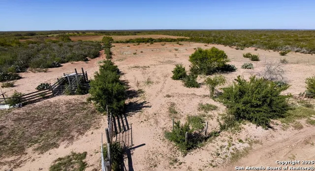 2198 CR 653 Devine, TX 78016