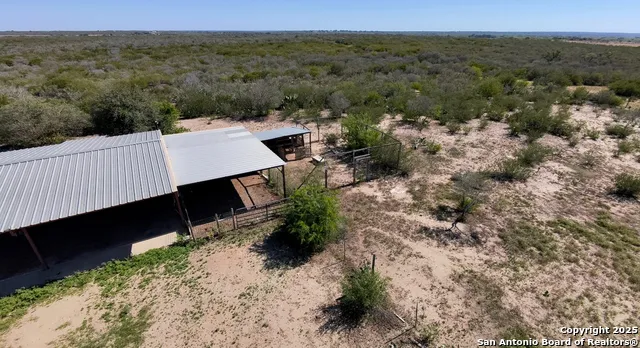 2198 CR 653 Devine, TX 78016