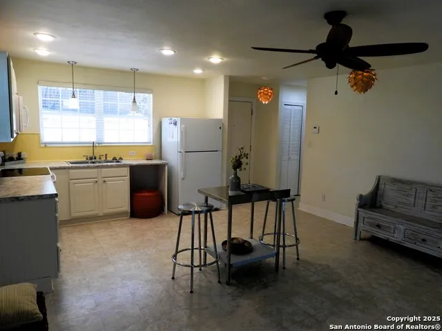 196 Whispering Oak Lane Lakehills, TX 78063