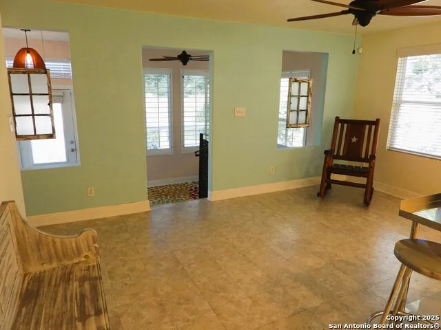 196 Whispering Oak Lane Lakehills, TX 78063