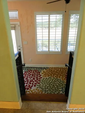 196 Whispering Oak Lane Lakehills, TX 78063