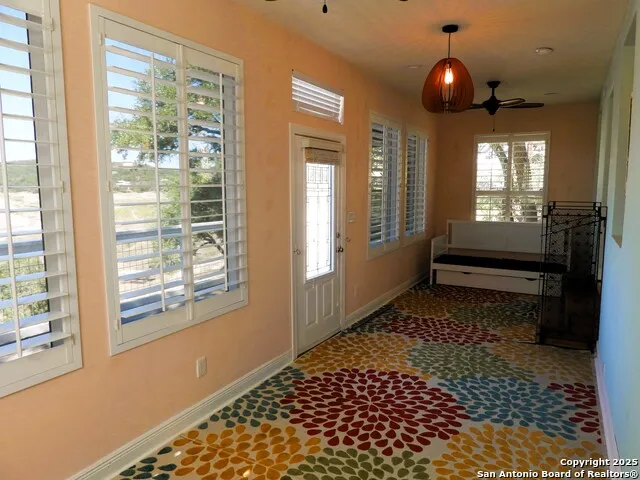 196 Whispering Oak Lane Lakehills, TX 78063