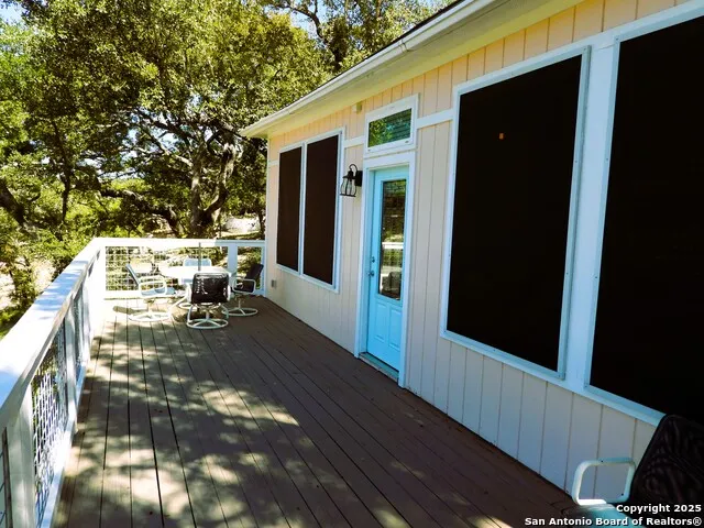 196 Whispering Oak Lane Lakehills, TX 78063