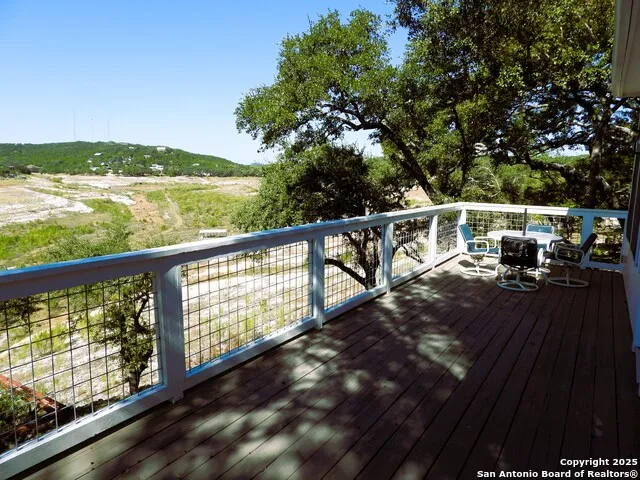 196 Whispering Oak Lane Lakehills, TX 78063