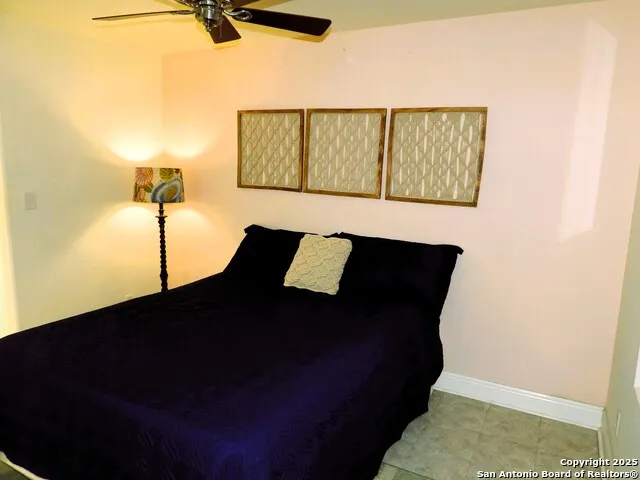 196 Whispering Oak Lane Lakehills, TX 78063