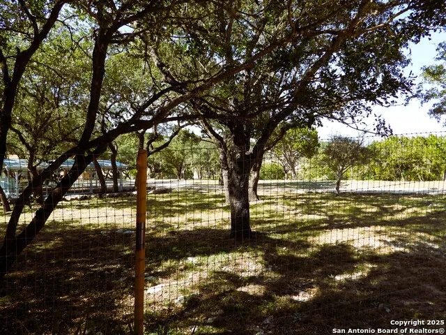 196 Whispering Oak Lane Lakehills, TX 78063