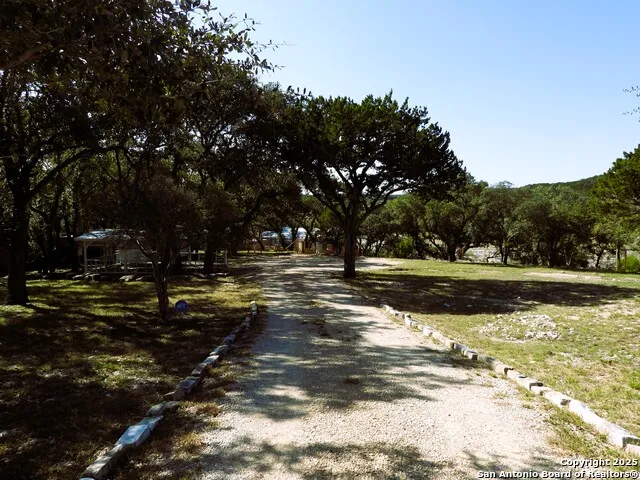 196 Whispering Oak Lane Lakehills, TX 78063