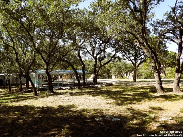 196 Whispering Oak Lane Lakehills, TX 78063