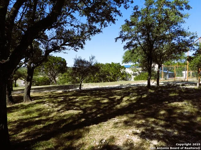 196 Whispering Oak Lane Lakehills, TX 78063