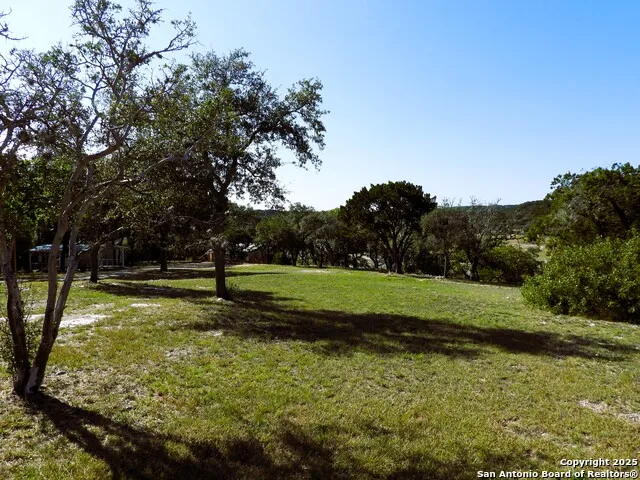 196 Whispering Oak Lane Lakehills, TX 78063