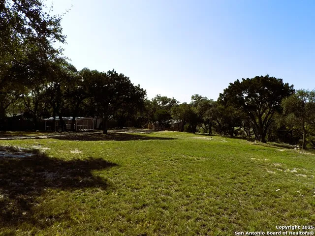 196 Whispering Oak Lane Lakehills, TX 78063