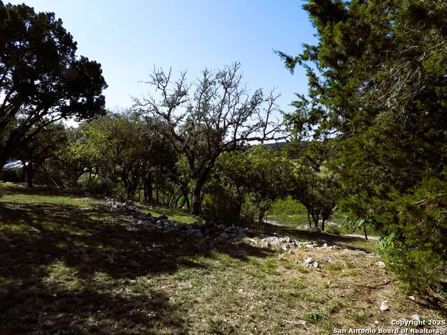 196 Whispering Oak Lane Lakehills, TX 78063