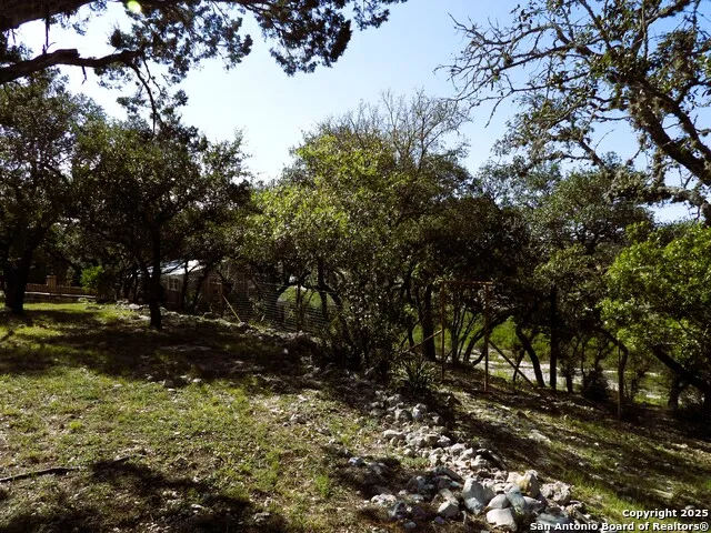 196 Whispering Oak Lane Lakehills, TX 78063