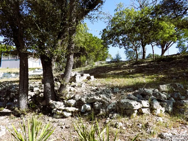 196 Whispering Oak Lane Lakehills, TX 78063