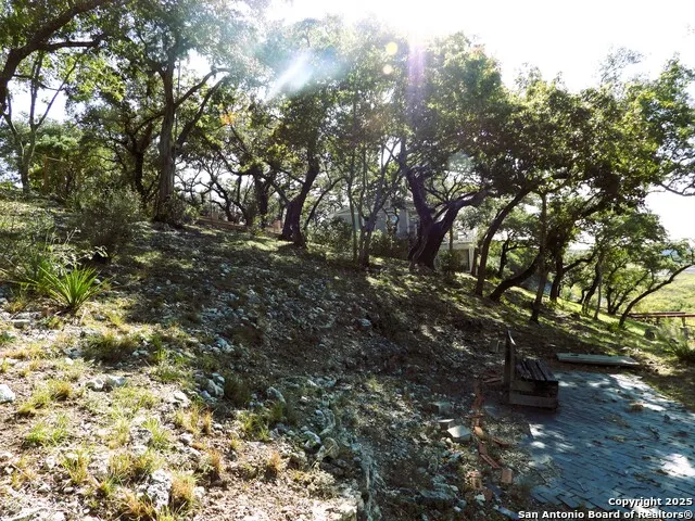 196 Whispering Oak Lane Lakehills, TX 78063
