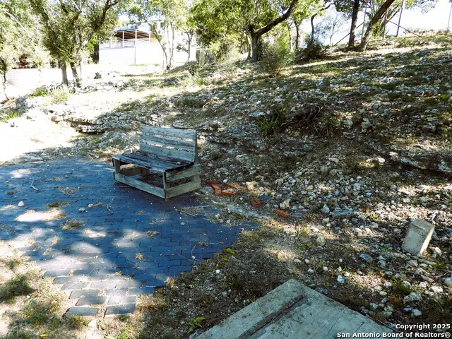 196 Whispering Oak Lane Lakehills, TX 78063