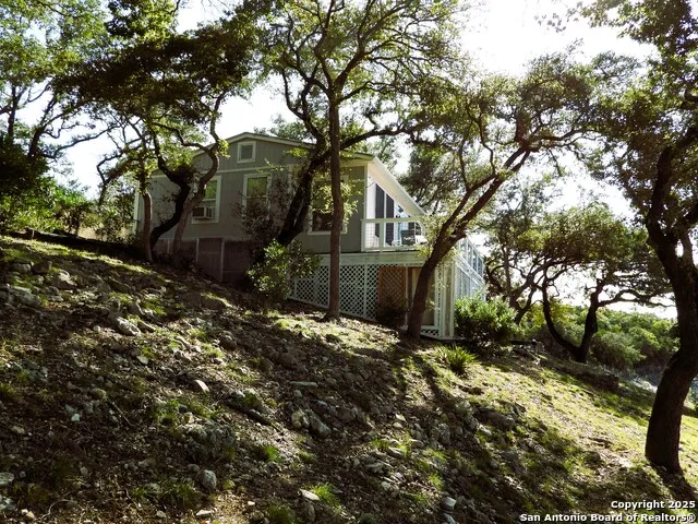 196 Whispering Oak Lane Lakehills, TX 78063