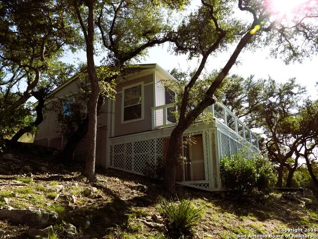 196 Whispering Oak Lane Lakehills, TX 78063