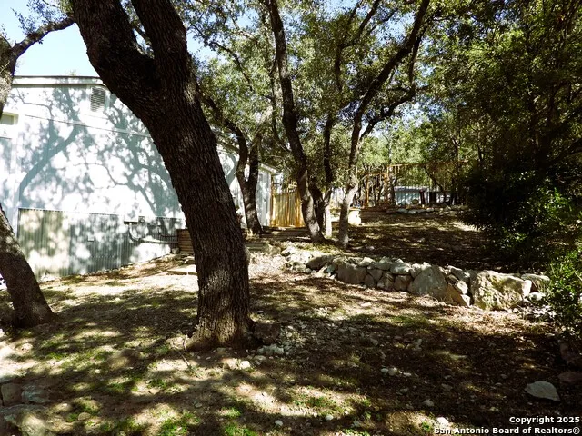 196 Whispering Oak Lane Lakehills, TX 78063