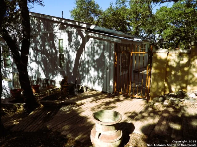 196 Whispering Oak Lane Lakehills, TX 78063