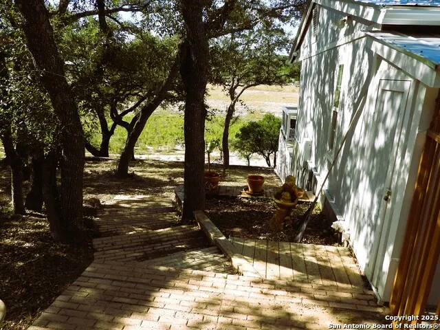 196 Whispering Oak Lane Lakehills, TX 78063