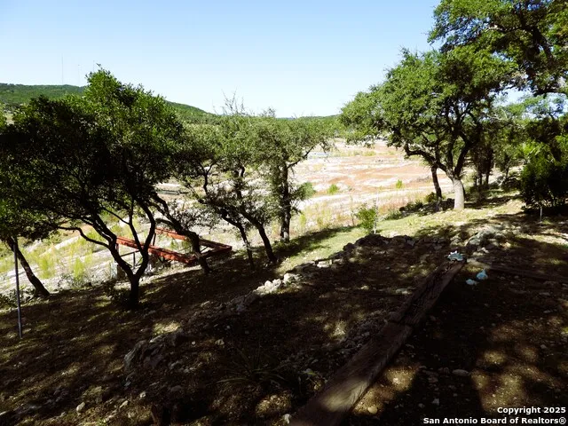 196 Whispering Oak Lane Lakehills, TX 78063