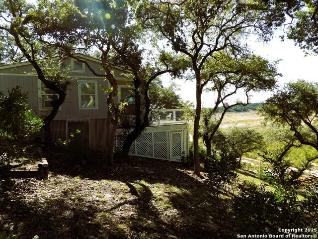 196 Whispering Oak Lane Lakehills, TX 78063