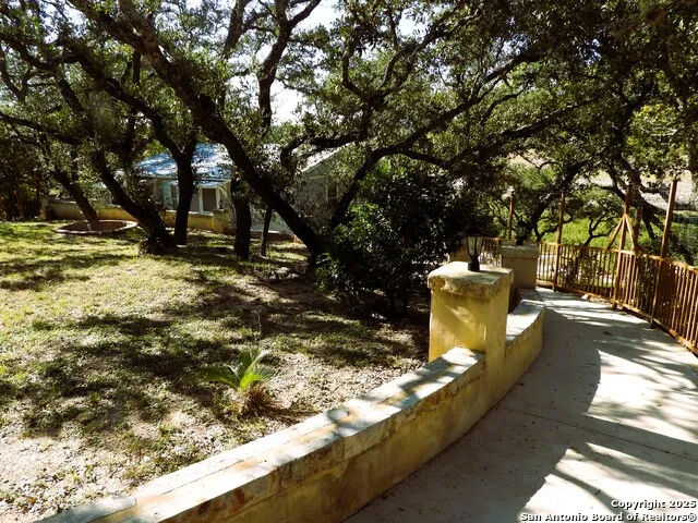 196 Whispering Oak Lane Lakehills, TX 78063