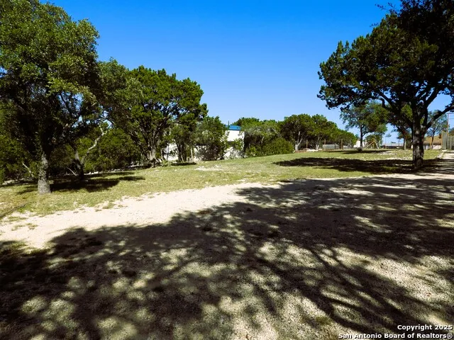 196 Whispering Oak Lane Lakehills, TX 78063