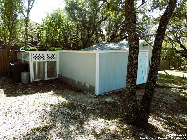 196 Whispering Oak Lane Lakehills, TX 78063