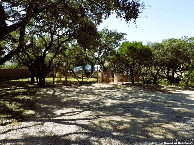 196 Whispering Oak Lane Lakehills, TX 78063